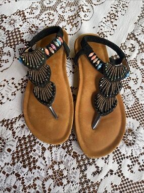 TOP Moda Black Strappy Beaded Shell Thong Sandals